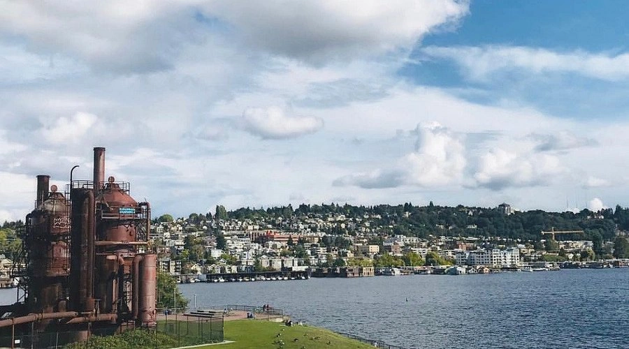 Cruise past Gas Works Park